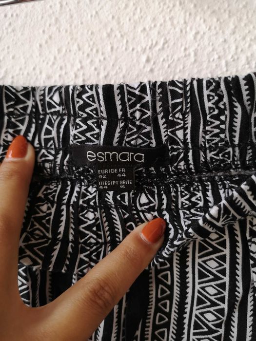 Calções curtos preto e branco Esmara, tamanho 42