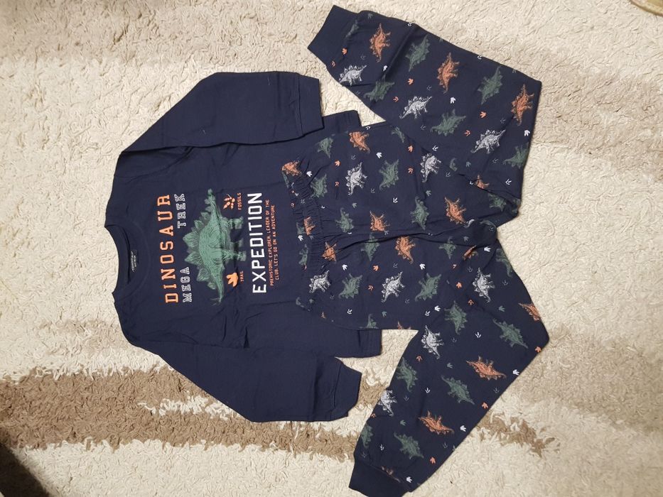 Pizamka dla chłopca z dinosaurami rozmiar 122/128 Nowa