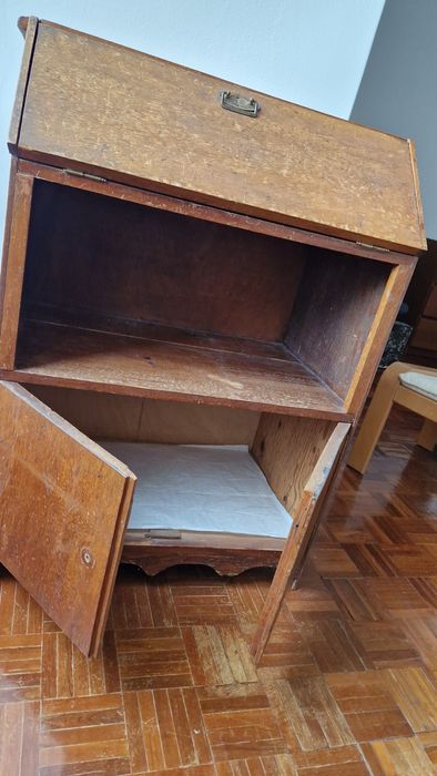 Escrivaninha de madeira