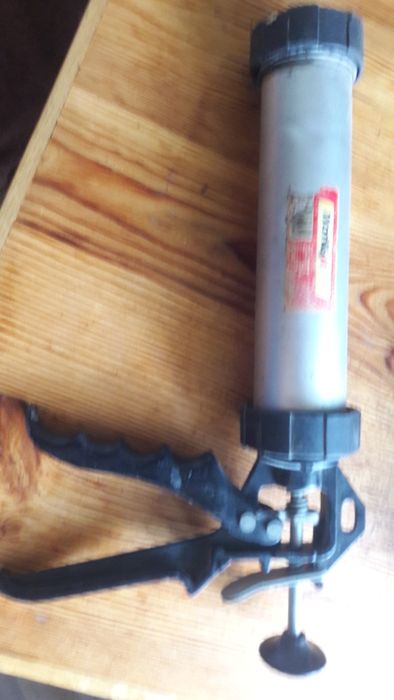 Пистолет для герметизации швов а также изготовки стеклопакетов