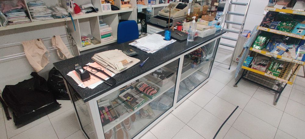 Prateleiras/Expositores Modulares mais Balcão