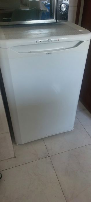 Arca vertical  indesit Alt. 82cm Larg. 55cm Profund. 58cm faço entrega domicílio