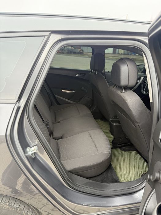 Продам Opel Astra j 2011p