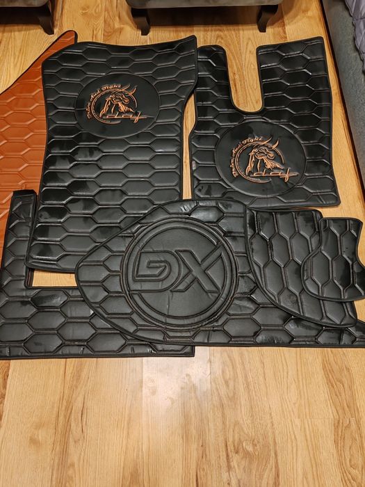 DAF XG - podłoga z haftem + zasłony i falbana, jak nowe