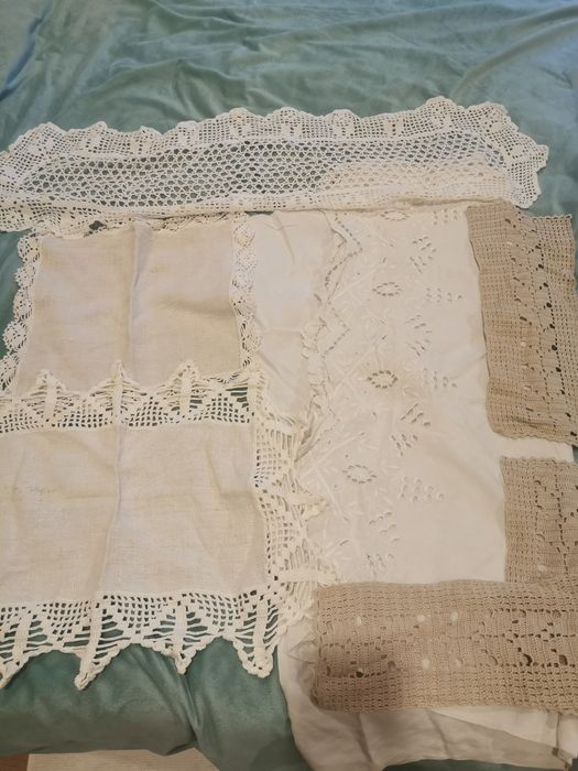 Toalha de renda e várias rendas
