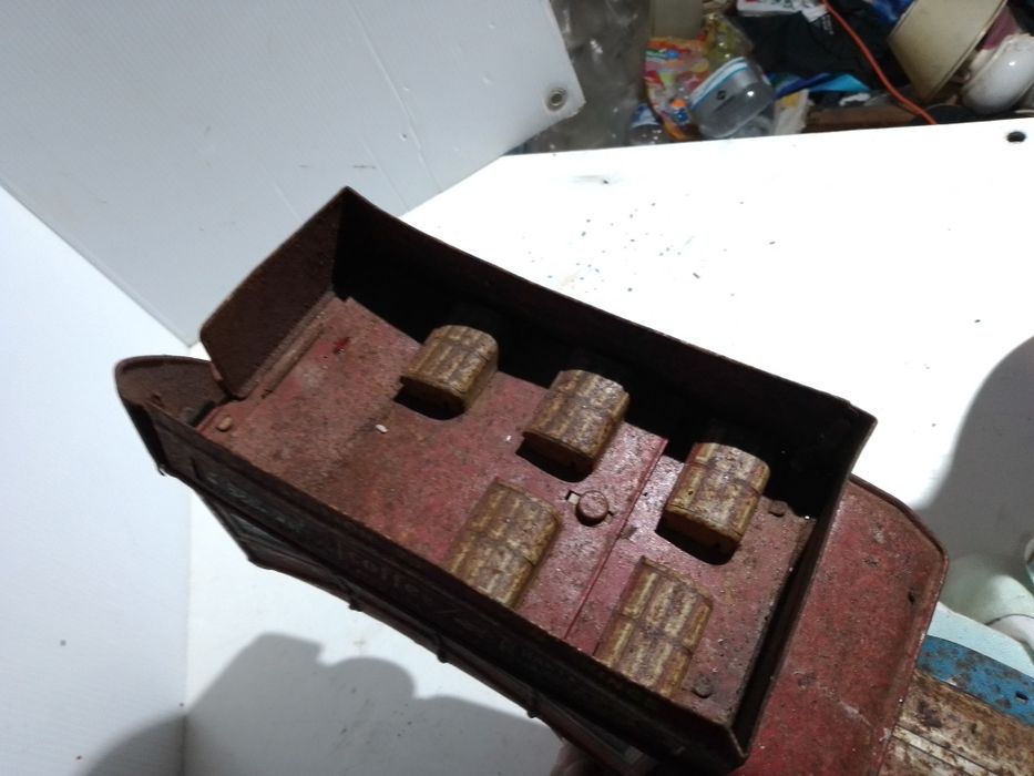 Brinquedo Antigo em Folha de Lata – Autocarro/Camião Vintage “Seven Kings”