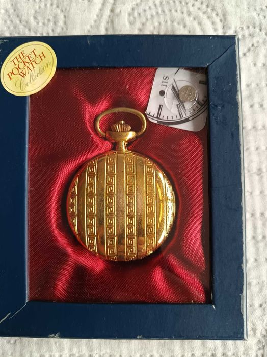 Relógio de bolso dourado - estilo clássico