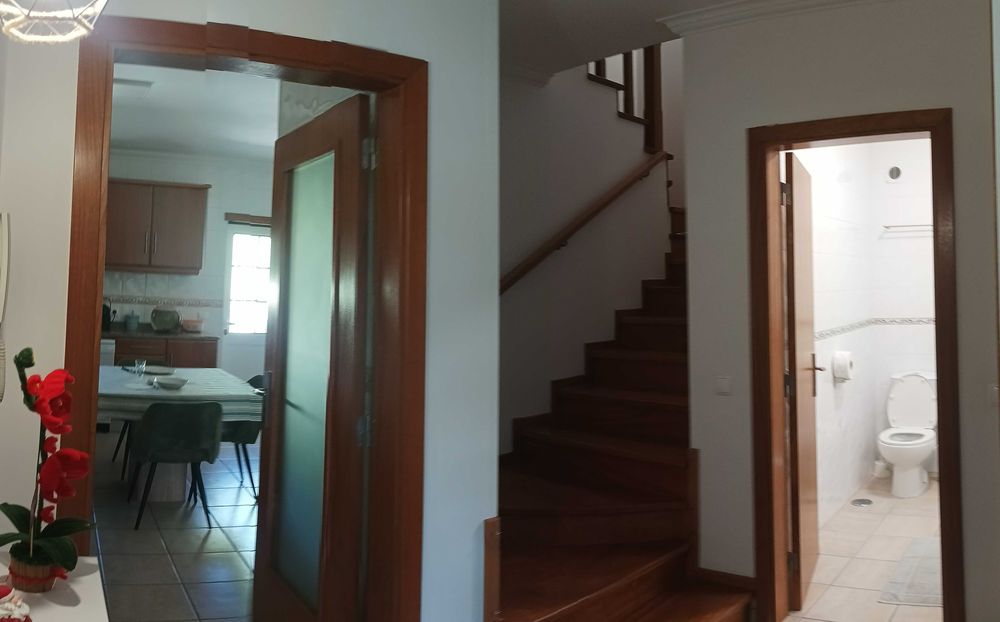 Vendo excelente moradia T4 a 5 minutos do centro da Lourinhã.