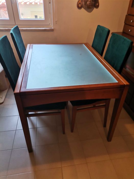 Mesa de sala com 6 cadeira pinho maciço cor mel