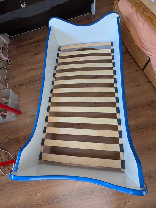 Łóżko dziecięce .