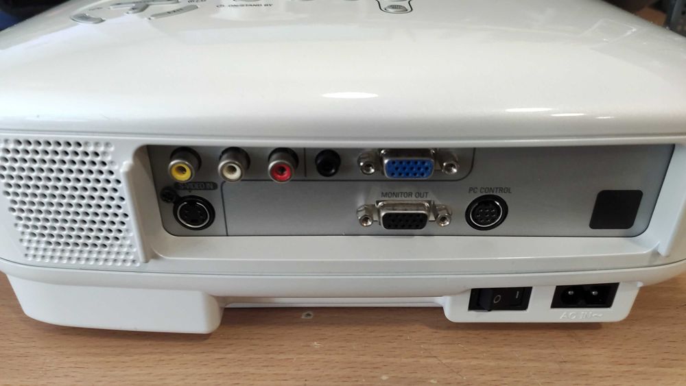 NEC vt47 Projector