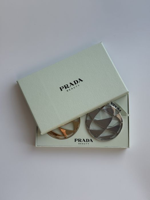 Luksusowy dodatek Prada Komplet zawieszek Prada