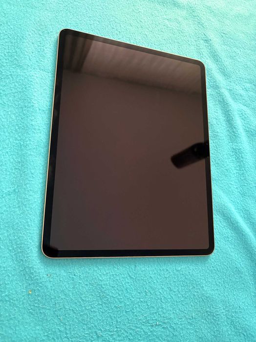 iPad Air 13" M2 128GB wifi szary uszkodzony