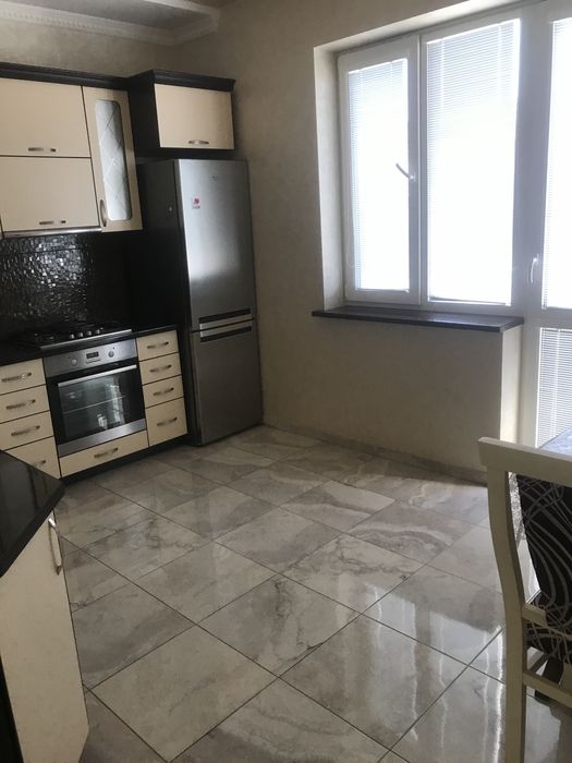 Здам в оренду двох рівневу квартиру район дубнівськоі