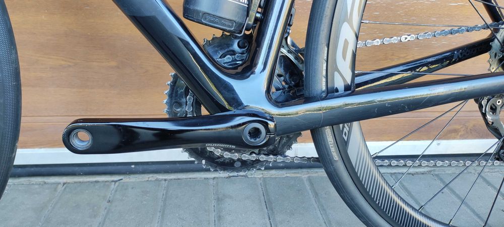 Rower GIANT Defy Advanced 1 koło 28" Carbon Red 2019 w kolorze CZARNYM