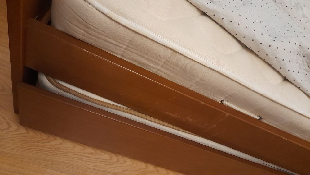 2 Camas de solteiro + 2 colchões