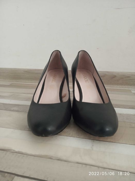 Czarne czółenka skórzane Lasocki r. 37