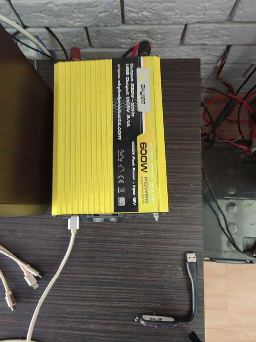 Przetwornica 12/220v. + Panel 100wat + Aku żel