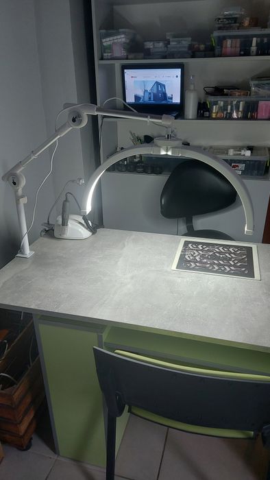 Лампа настольная бестеневая.