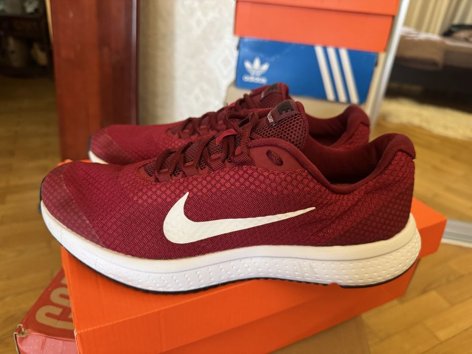 Продам чоловічі кросівки Nike Runallday 898464-602. Гарний стан.