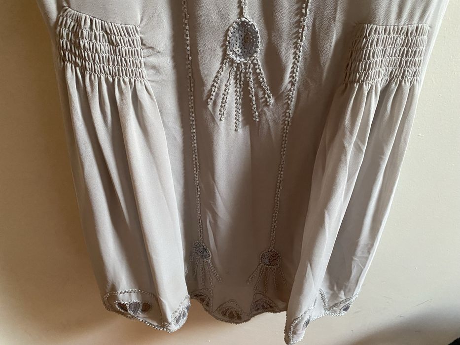 Vestido cinzento elegante