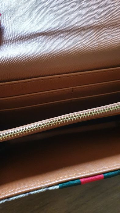 Carteira com corrente