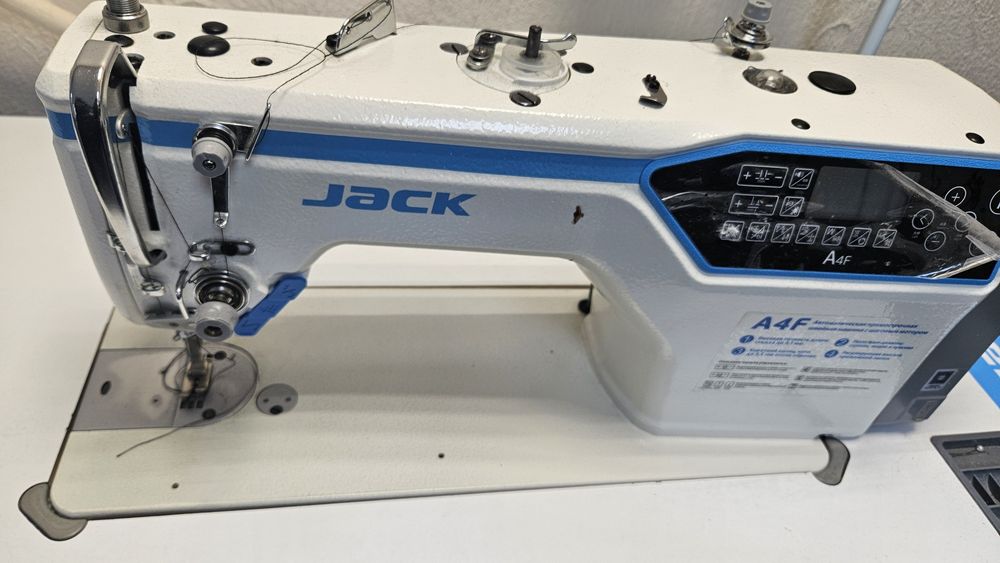 Продам швейная машина промышленная износ 20% JACK A4F