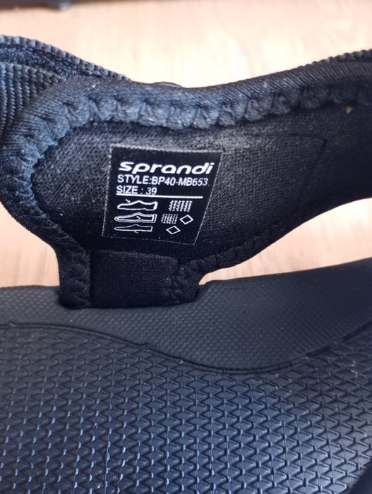 Czarne sandały Sprandi