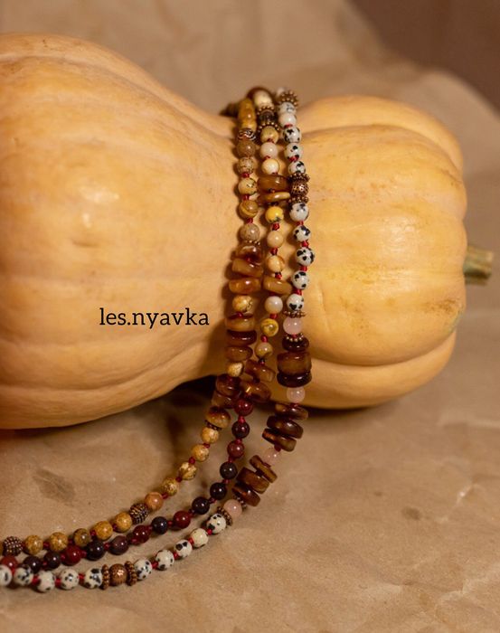 Намисто, яшма далматинова, мукаїт, пісочна, бурштин
