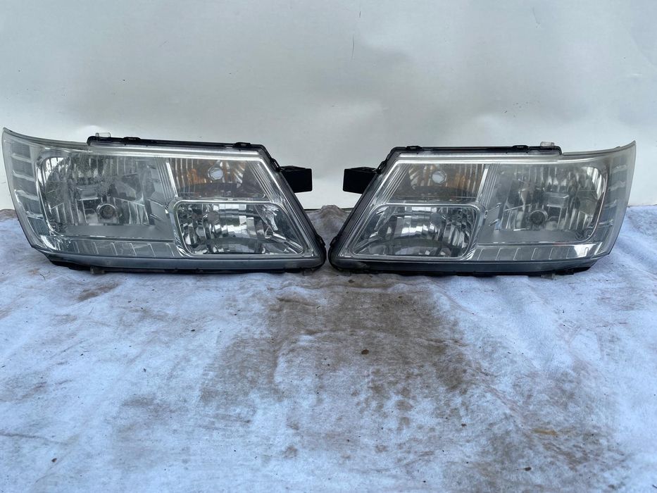 Sprzedam lampy przednie Dodge Journey Europa