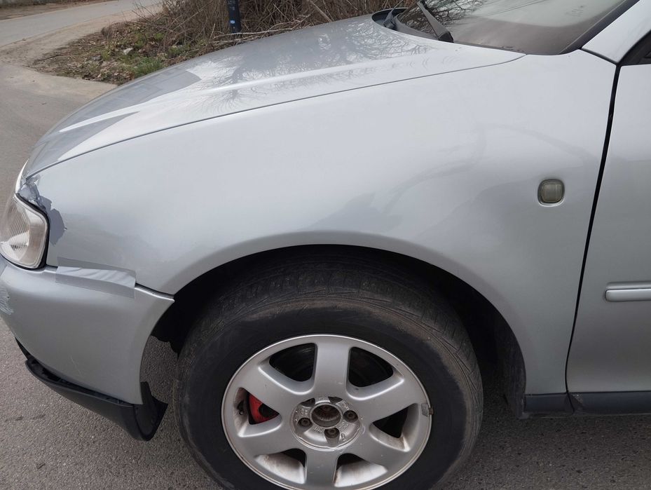Audi A3 1.6i 3D 8L 2002r. Błotnik przedni lewy.
