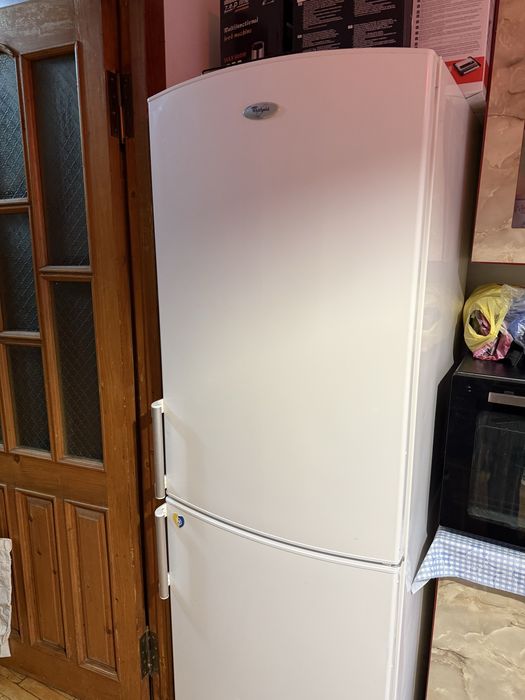 Холодильник Whirlpool