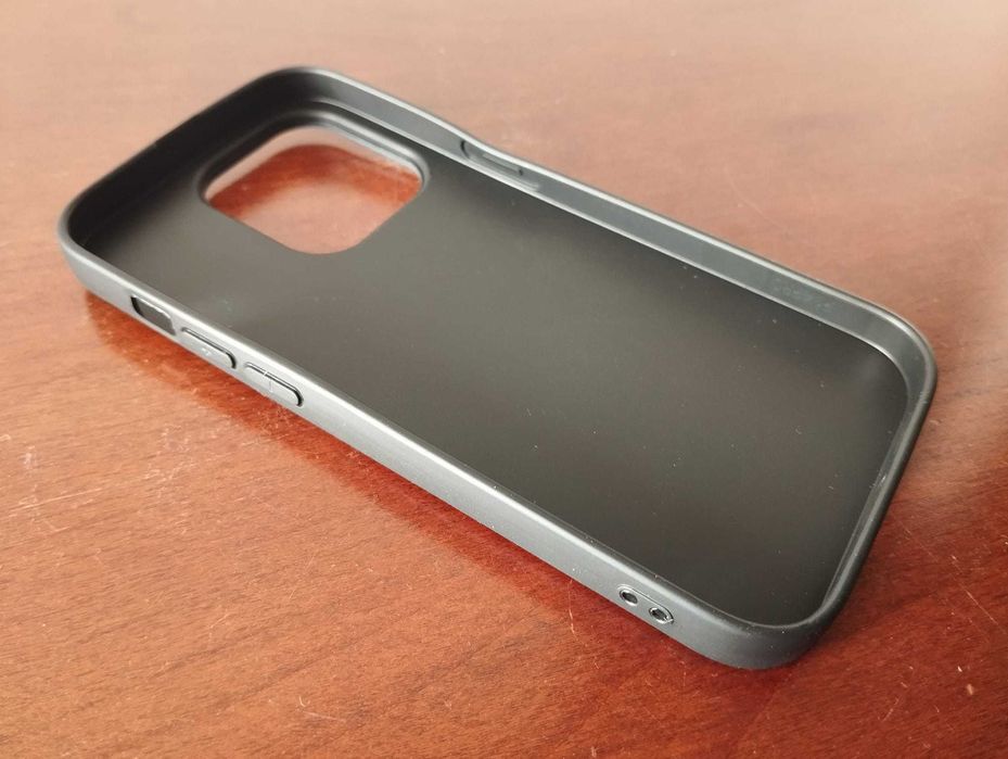 Capa iPhone 14 Pro Preta Avião