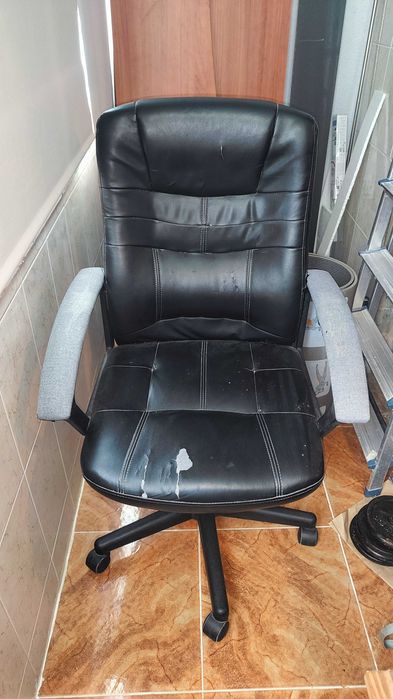 Cadeira de escritório antiga