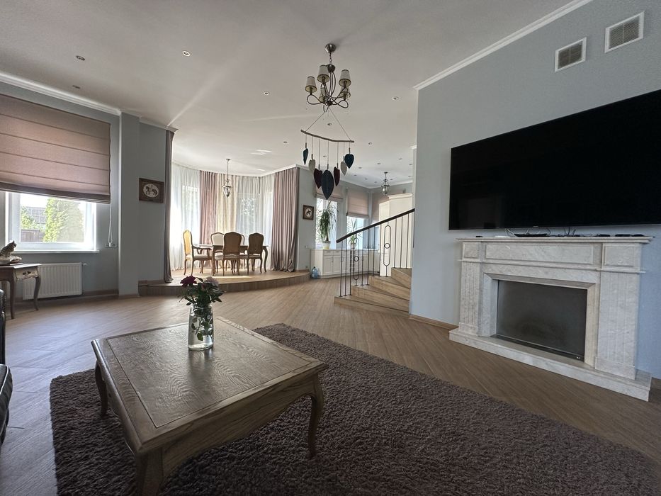 (295м2) Дом с бассейном  Хотяновка