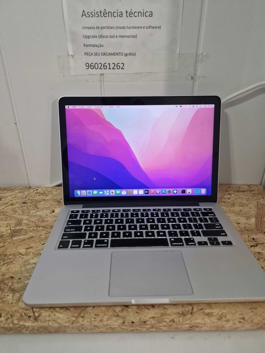 MacBook Pro 2015 com vários programas)