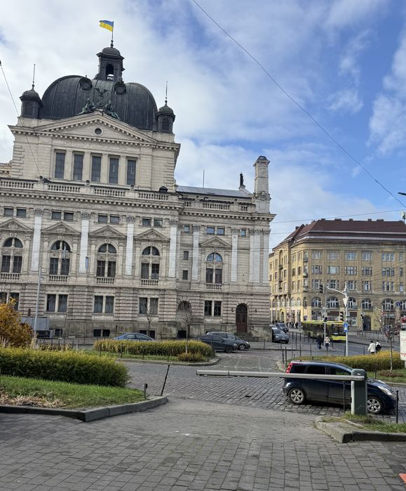 Продаж 4-кім. квартири 125.6 м.кв., пр. Свободи