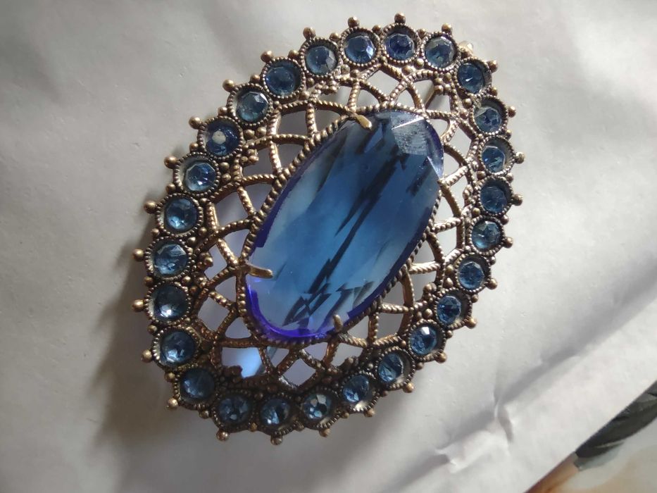 Stara duża piękna broszka