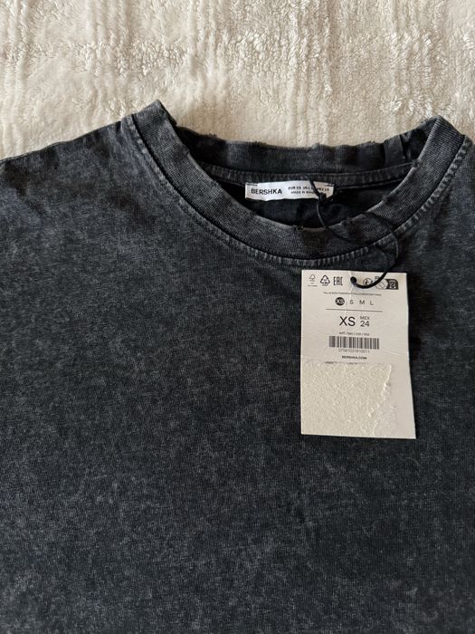Жіноча футболка xs s bershka бавовняна сіра чорна варена з потертостями