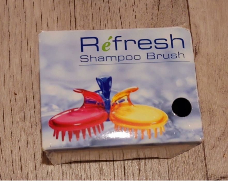 Щетка-массажер для мытья головы новая