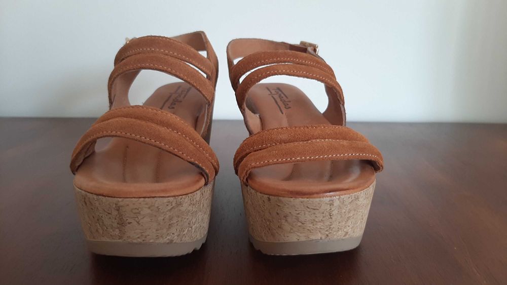 COMO NOVAS Sandálias compensadas cunha pele/camurça castanho mel 36