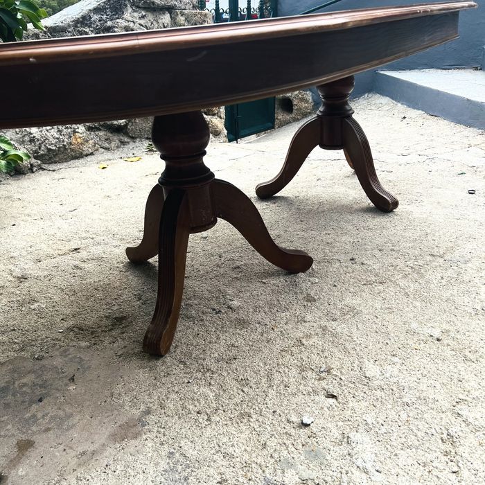 Mesa de Jantar Oval em Madeira