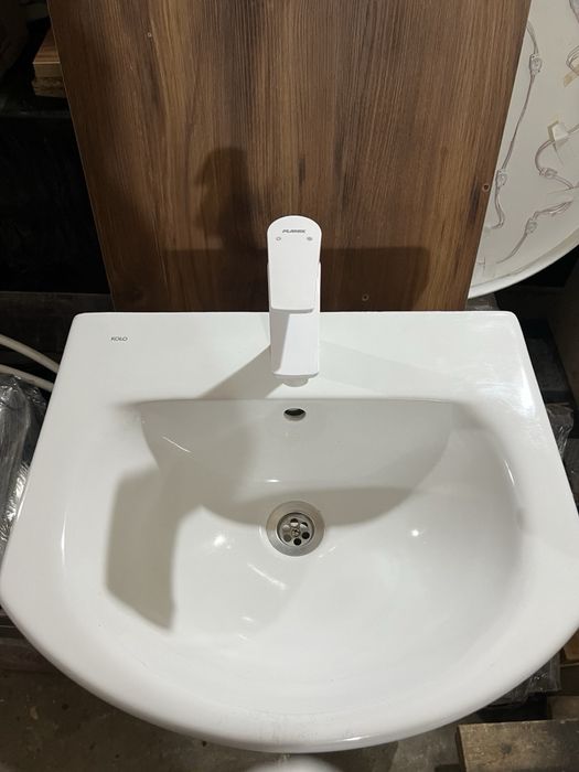 Умывальник с тумбой