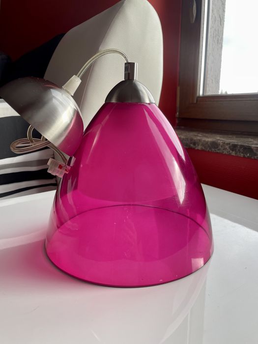 Fioletowa/fuksjowa lampa wiszaca