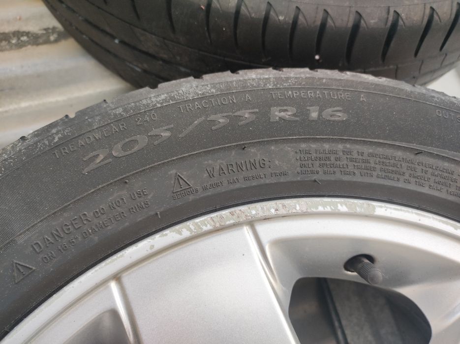 Conjunto de pneus e jantes