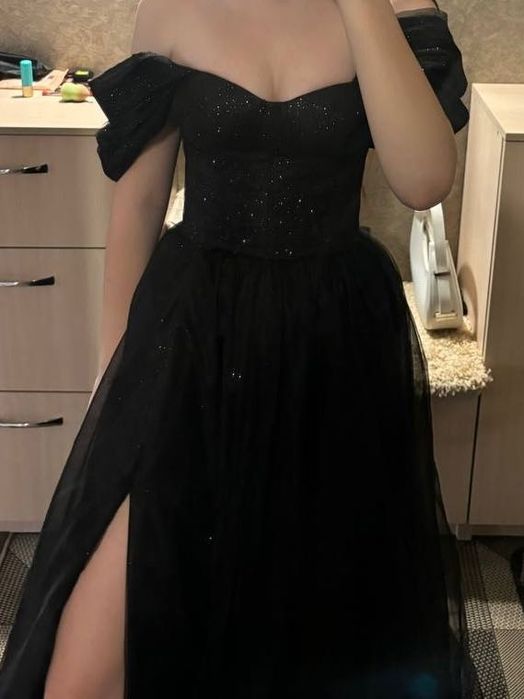 Корсетна блискуча сукня