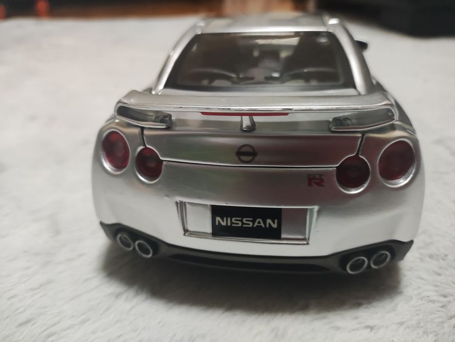 Nissan GT-R 2009 1/18 Burago