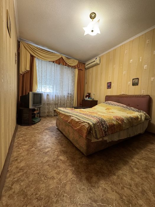 Продам 2 комн квартиру Гвардейцев Широнинцев 101 - More