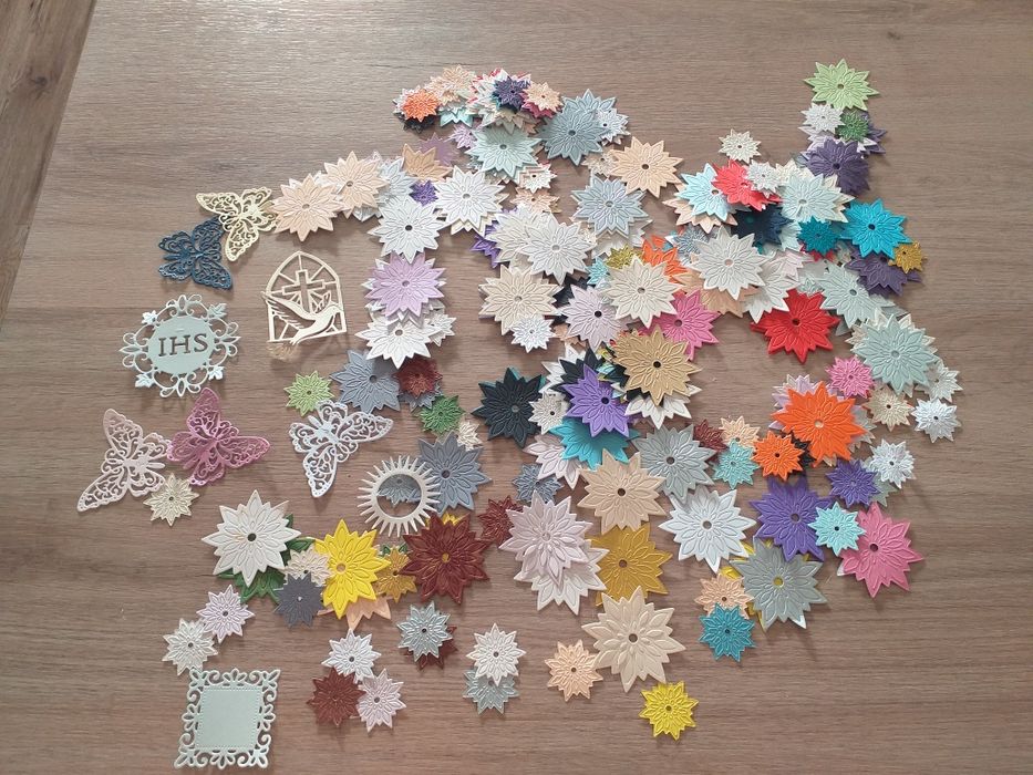 Scrapki scrapbooking kwiatki mix ponad 220 sztuk