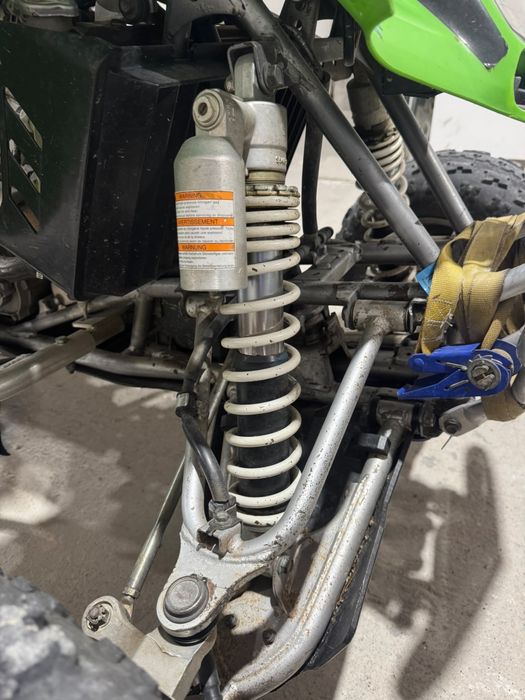 Moto 4 KFX 400 com muitos extras